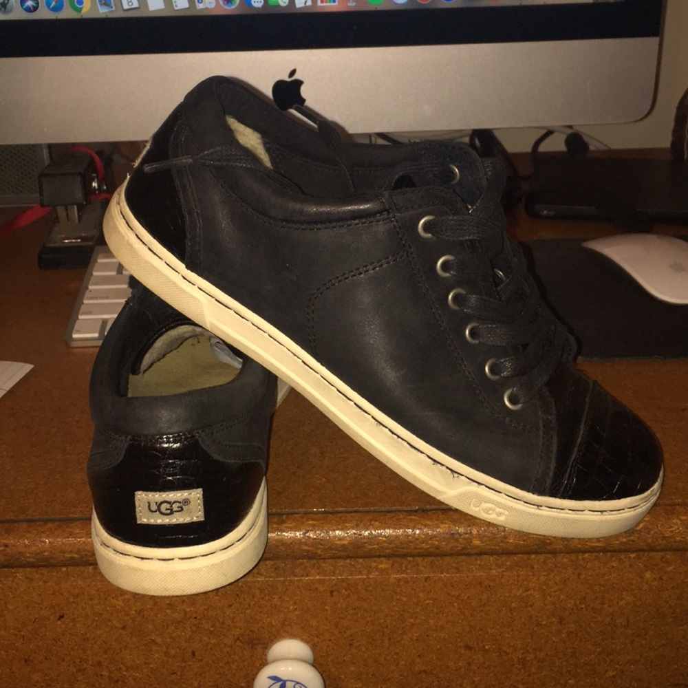 Size 8 UGG sneakers